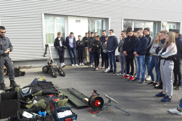 Service de déminage avec les élèves des Métiers de la Sécurité