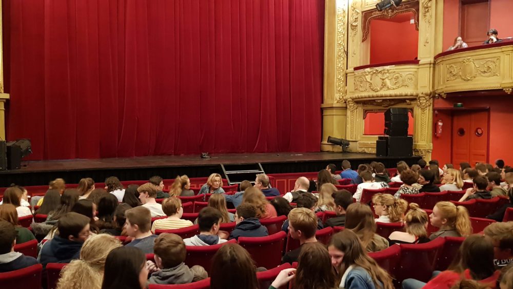 Sortie au théâtre de Saint-Quentin des Lycéens de Saint-Charles