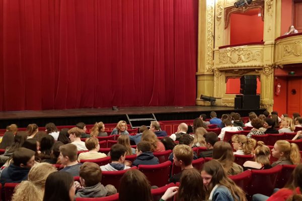 Sortie au théâtre de Saint-Quentin des Lycéens de Saint-Charles