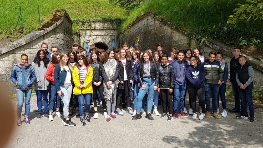 Collégiens de Saint-Charles devant la Citadelle de Verdun