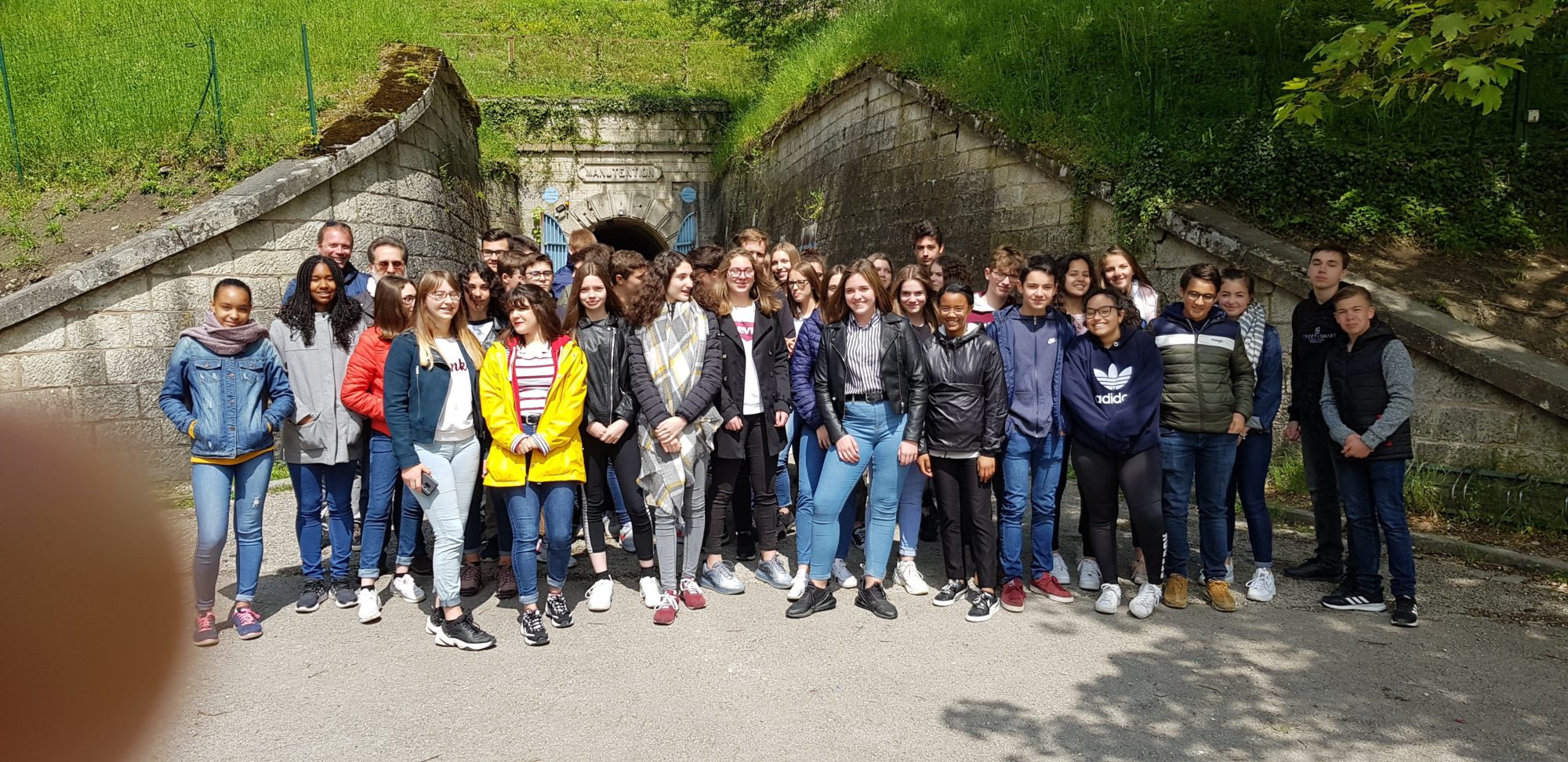 Collégiens de Saint-Charles devant la Citadelle de Verdun