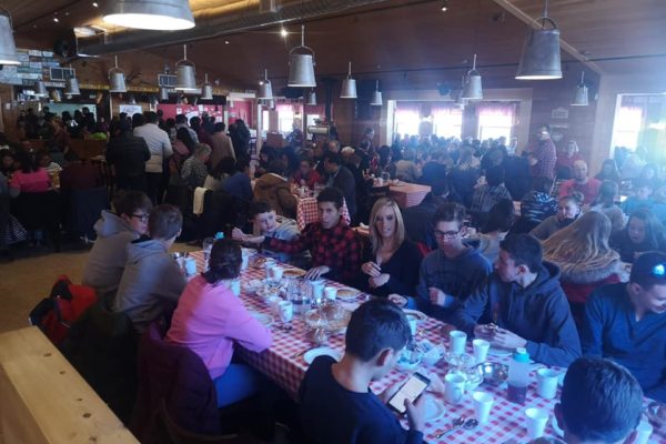 Déjeuner typique dans une cabane à sucre
