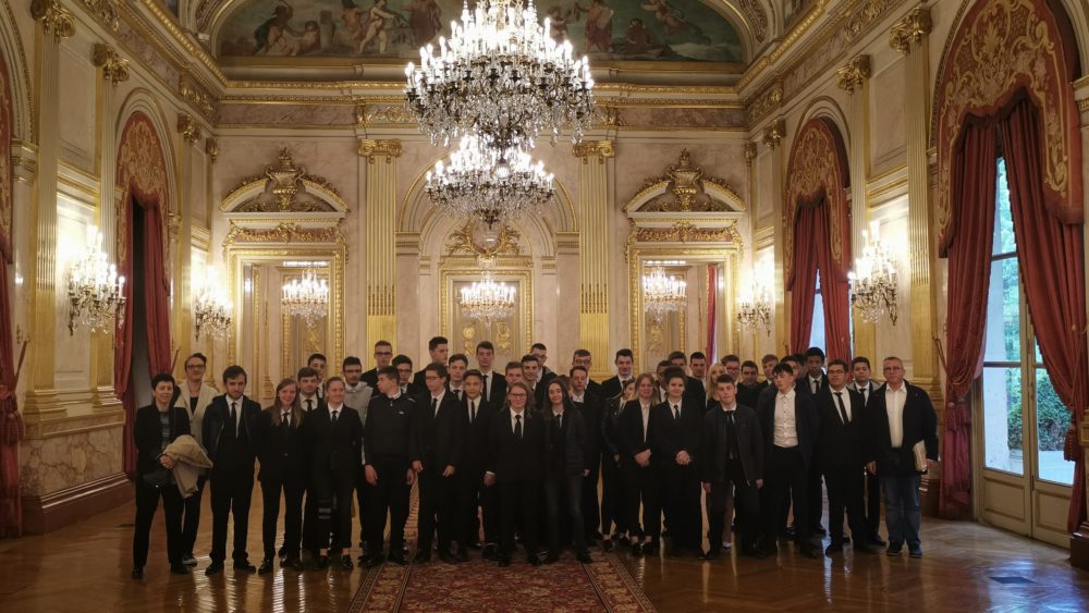 élèves de saint-charles à l'assemblée nationale