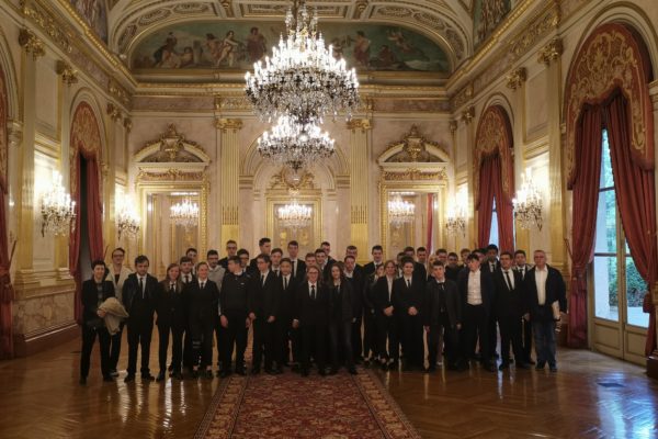 élèves de saint-charles à l'assemblée nationale