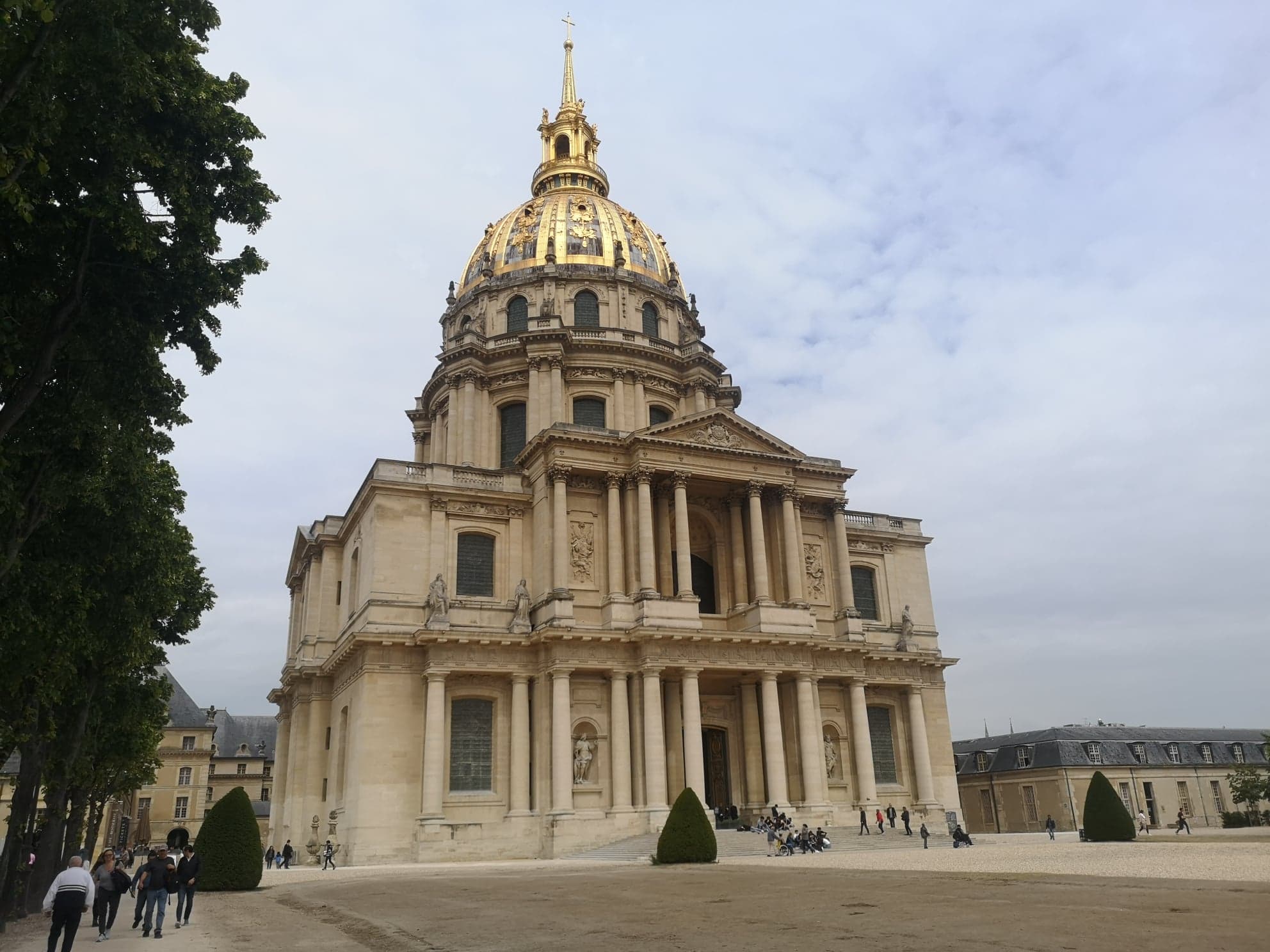 élèves de saint-charles qui découvrent le dôme des invalides