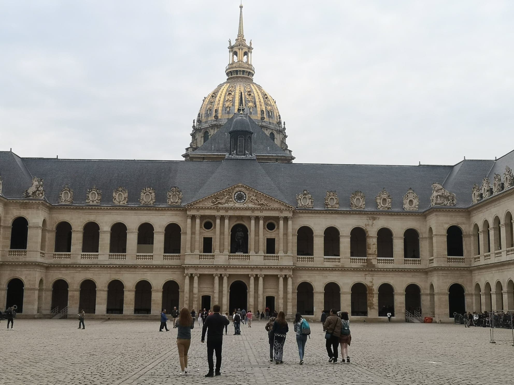 Les élèves de Saint-Charles en visite aux invalides