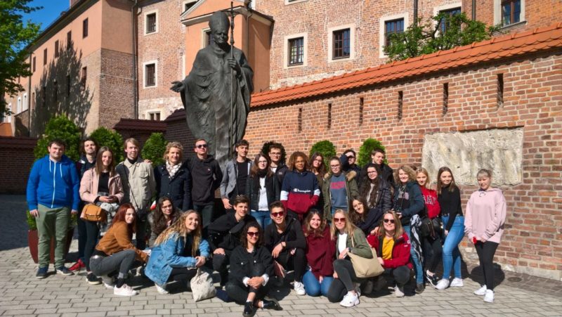 Photographie du groupe de Terminales en voyage en Pologne