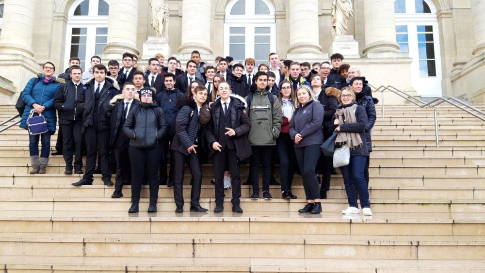 sortie des élèves de saint-charles à Amiens, découverte du tribunal et escape game