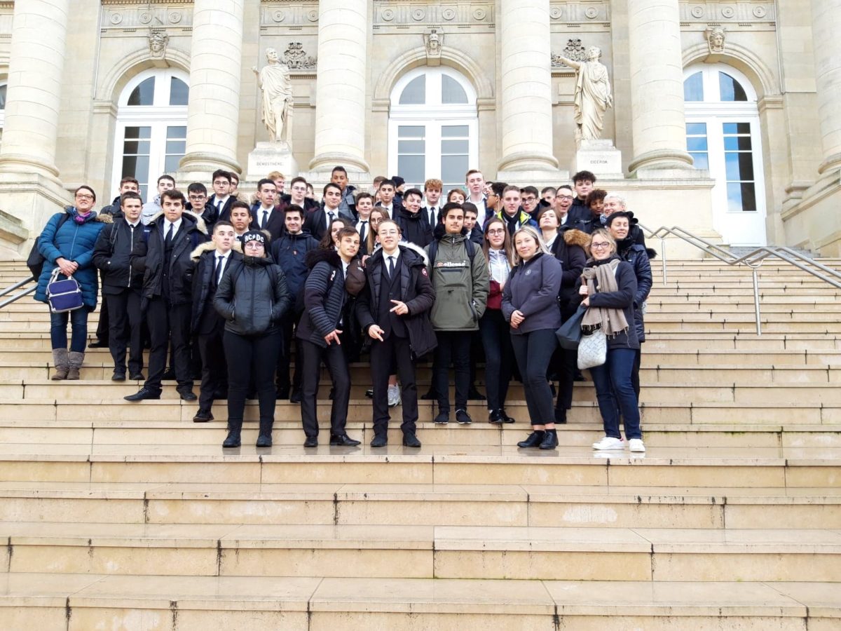 sortie des élèves de saint-charles à Amiens, découverte du tribunal et escape game